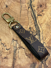 Load image into Gallery viewer, Brown Monogram Swivel Keychain
