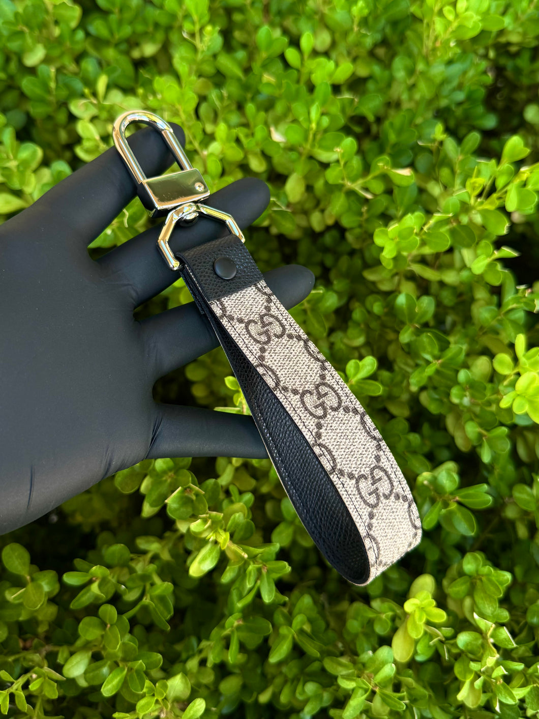 1. GG x Black Swivel Keychain