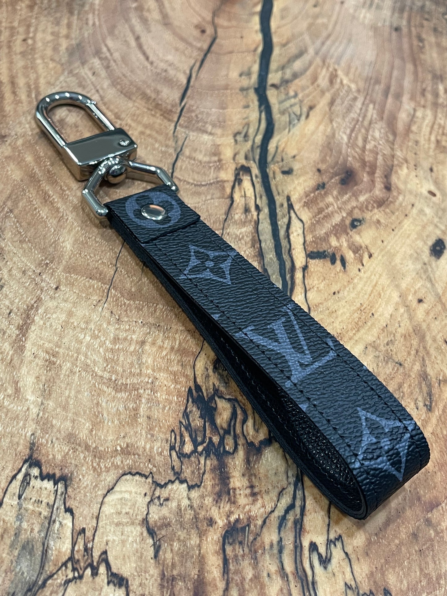 Swivel Black x Black Full Strap Swivel Keychain