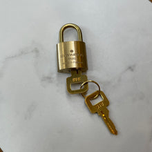 Load image into Gallery viewer, Brass Lock and Key Set
